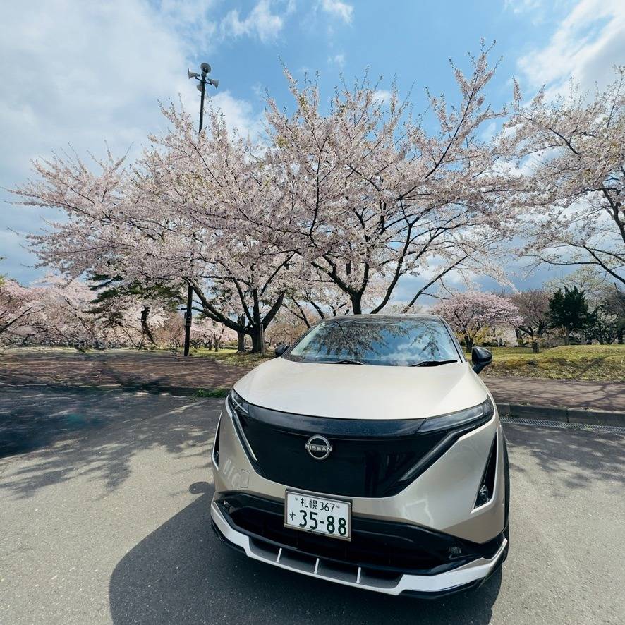 アリア B9 e-4ORCEと桜【北海道 株式会社クレセント】